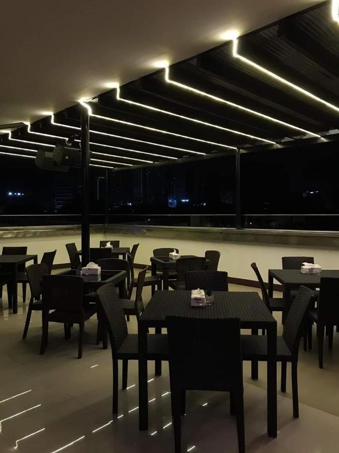 M28 Hotel And Apartments เกซอนซิตี้ ภายนอก รูปภาพ